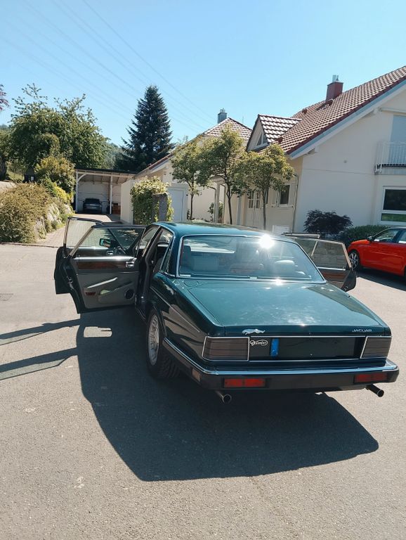Jaguar XJ40