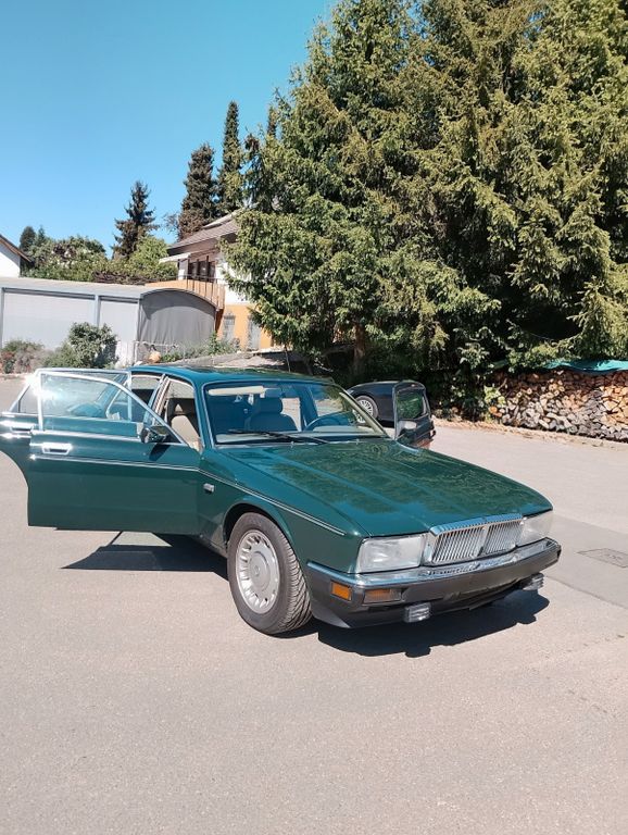 Jaguar XJ40