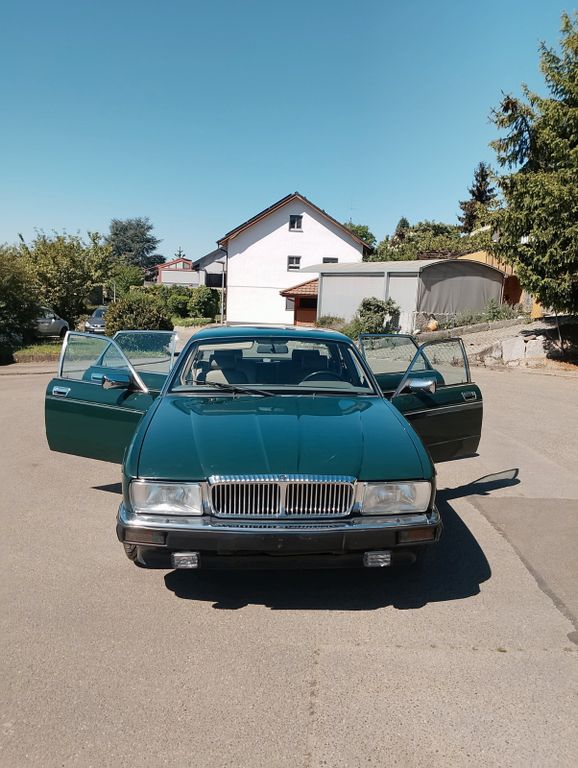Jaguar XJ40