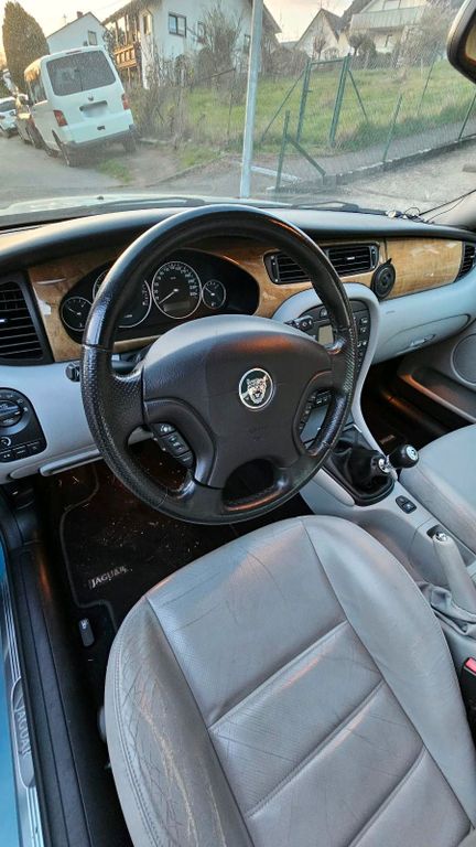 Jaguar X-Type