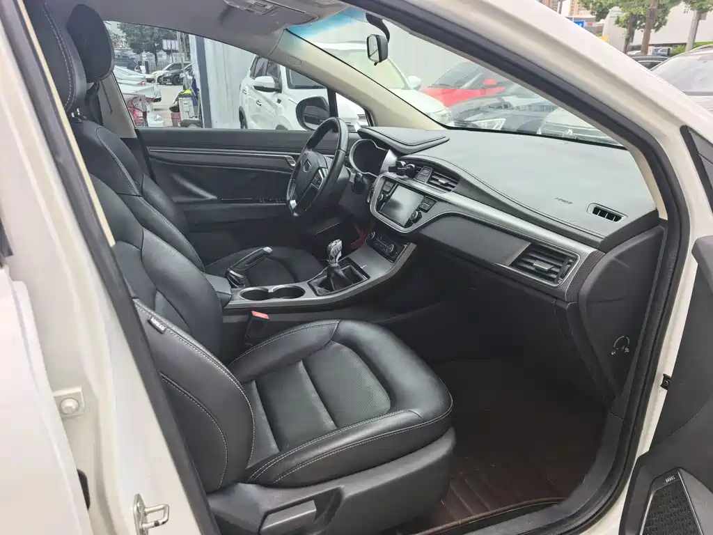 Geely Emgrand GS