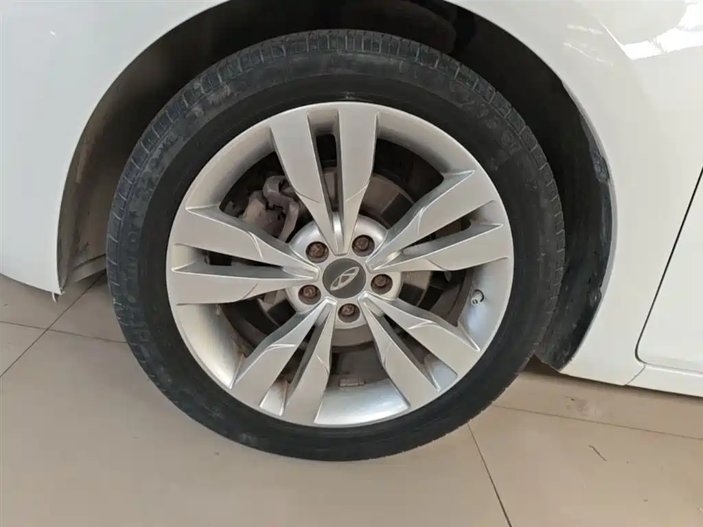 Chery Arrizo 5