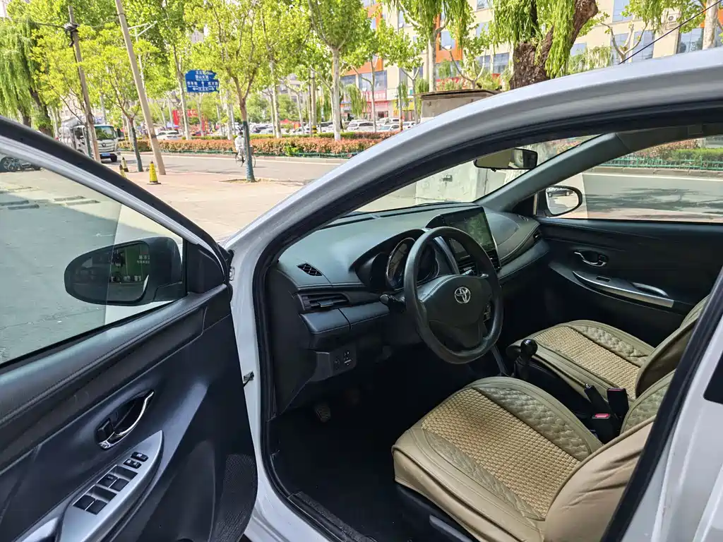 Toyota Yaris L