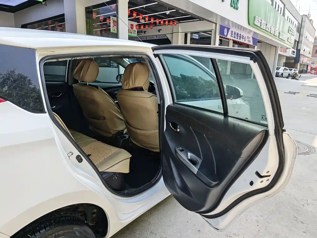 Toyota Yaris L