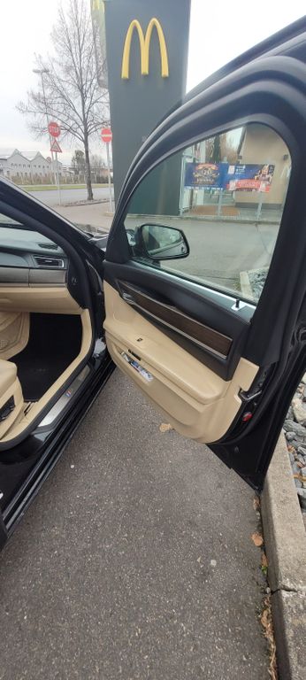 BMW 730