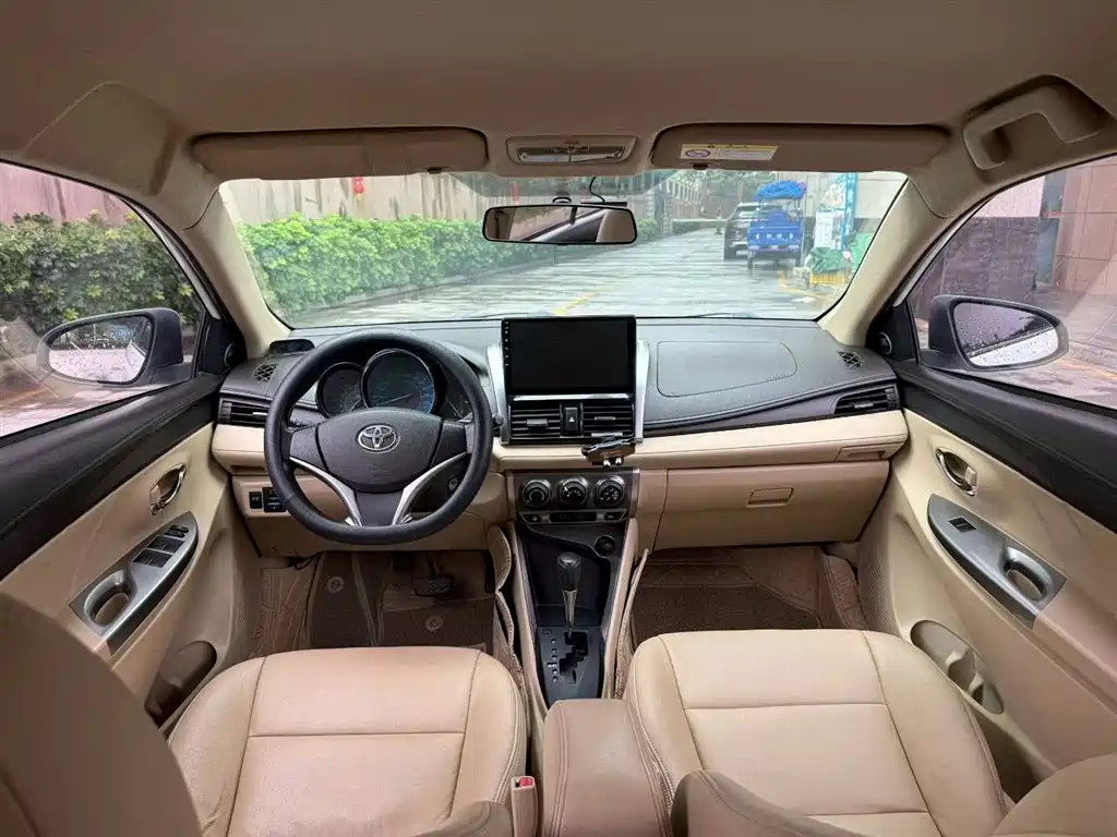 Toyota Yaris L