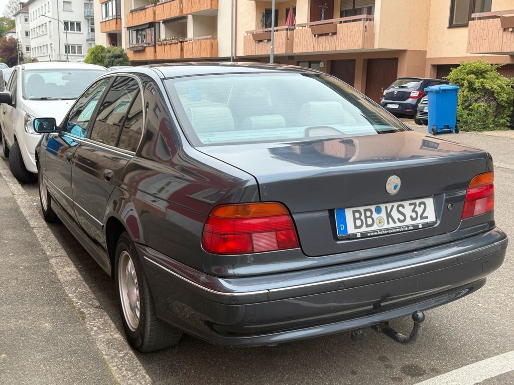 BMW 523