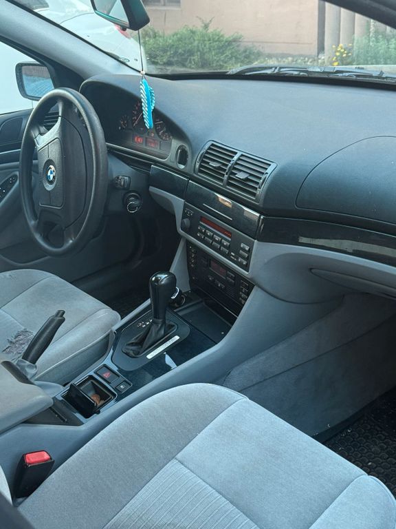 BMW 523