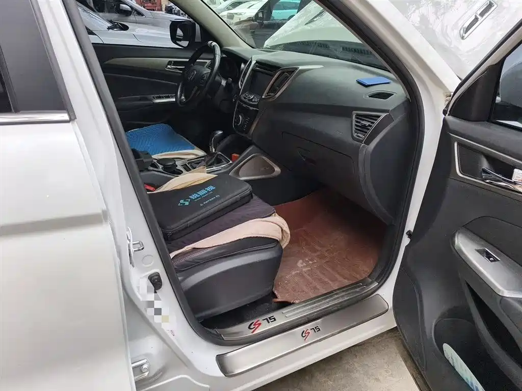 Changan CS75