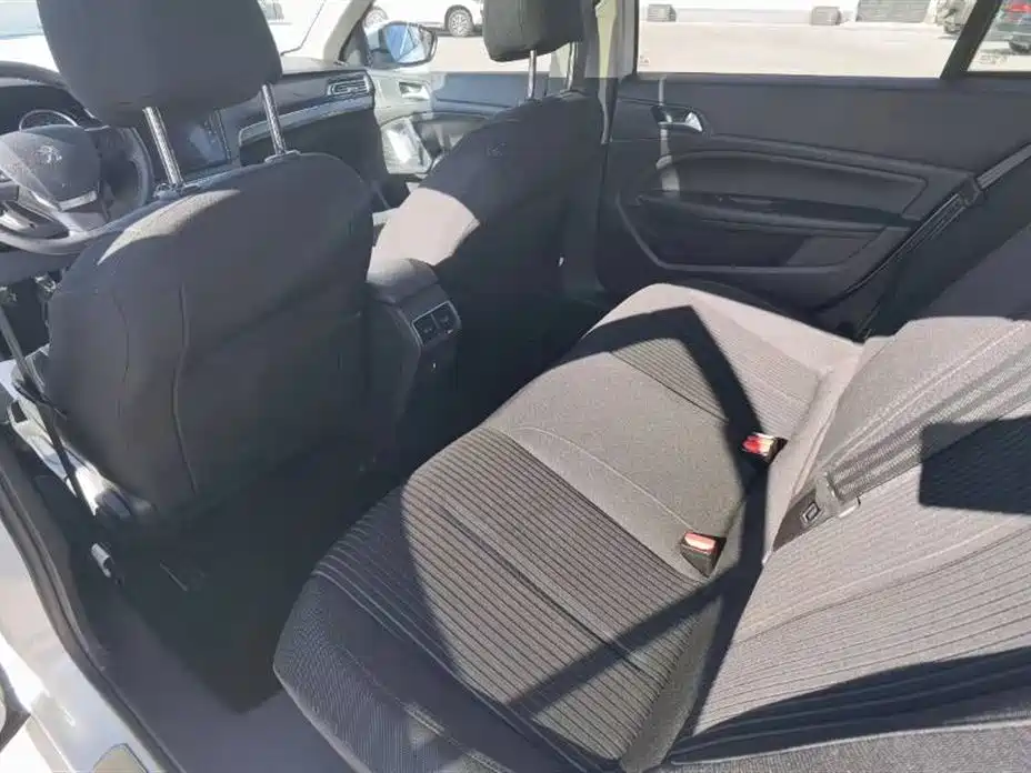 Peugeot 408