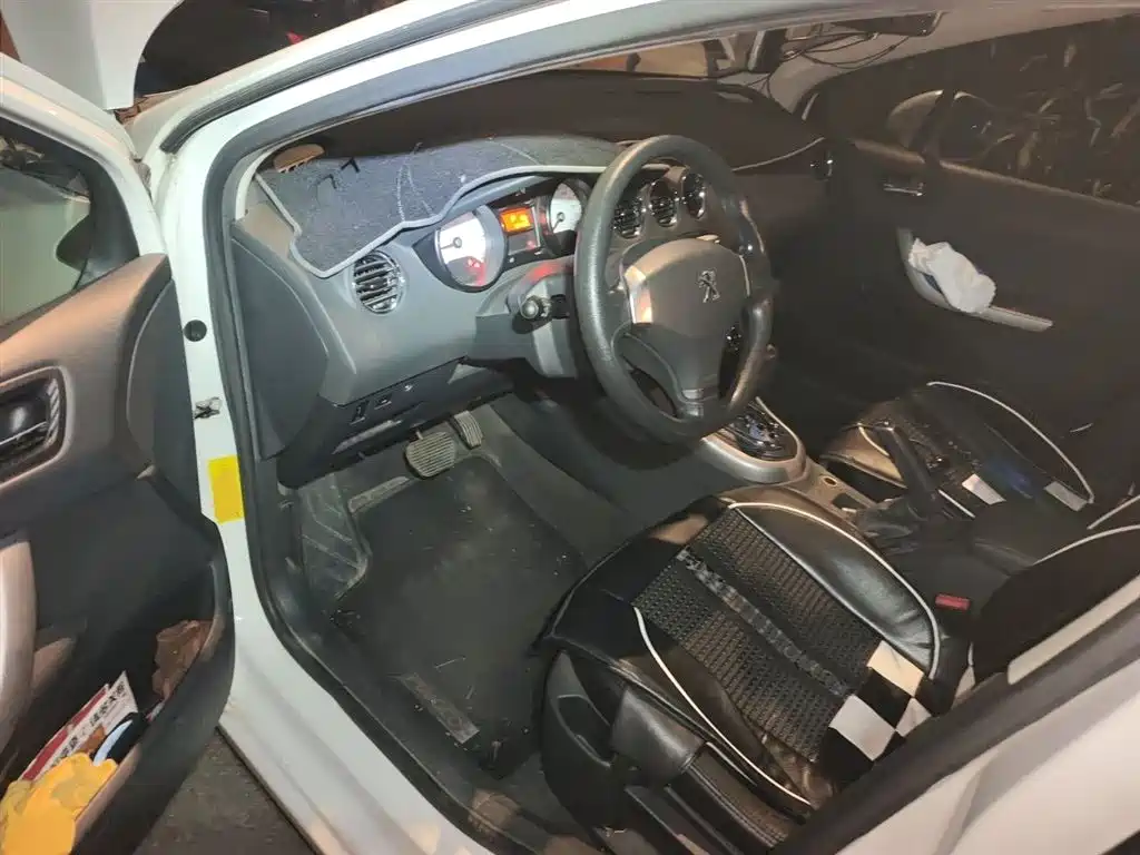 Peugeot 408
