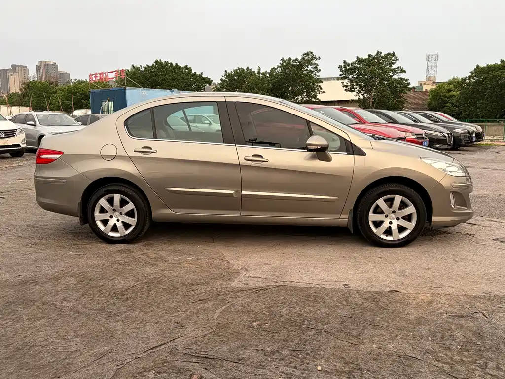 Peugeot 408