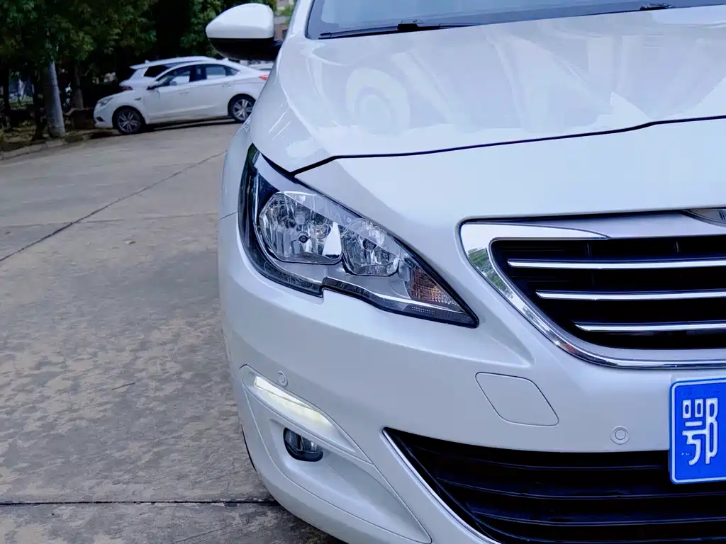 Peugeot 408