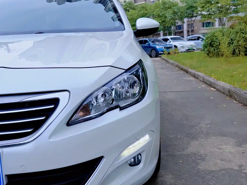 Peugeot 408