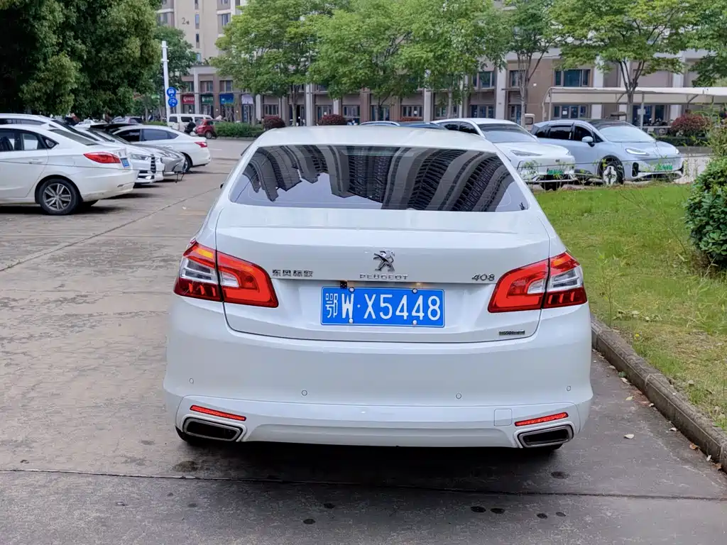 Peugeot 408