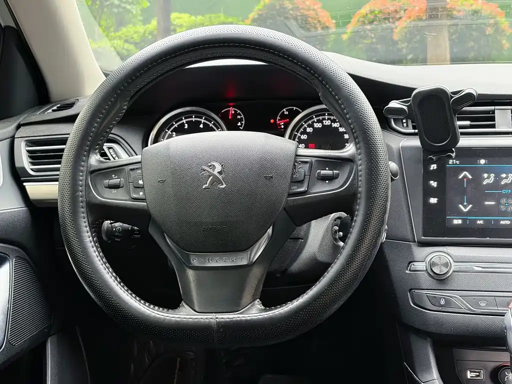 Peugeot 408