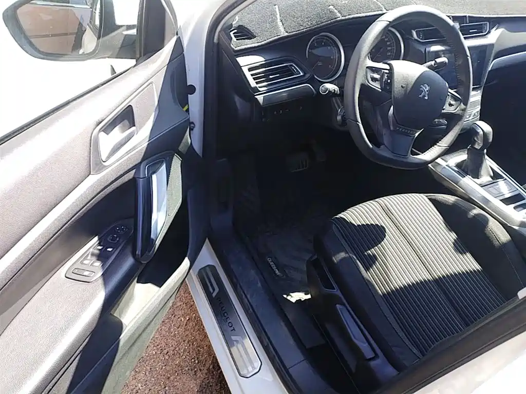 Peugeot 408