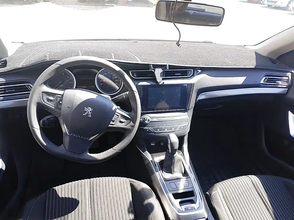 Peugeot 408