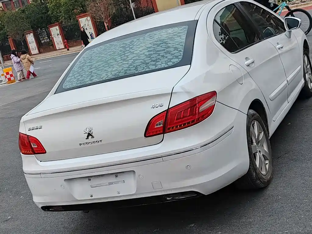 Peugeot 408