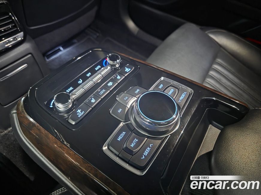 Genesis EQ900