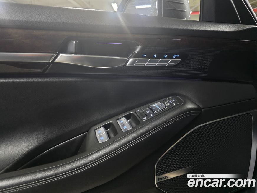 Genesis EQ900