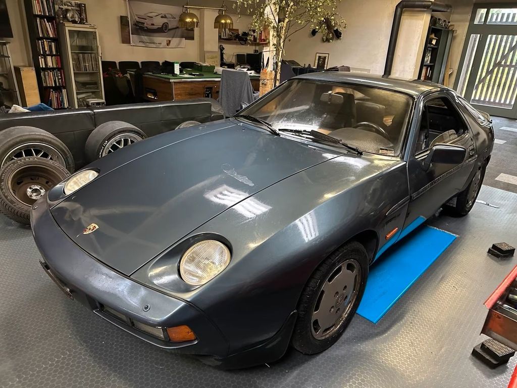 Porsche 928