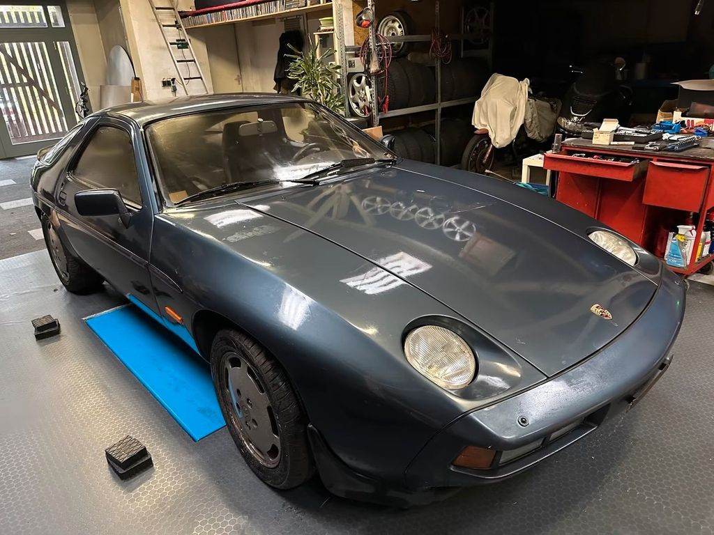 Porsche 928