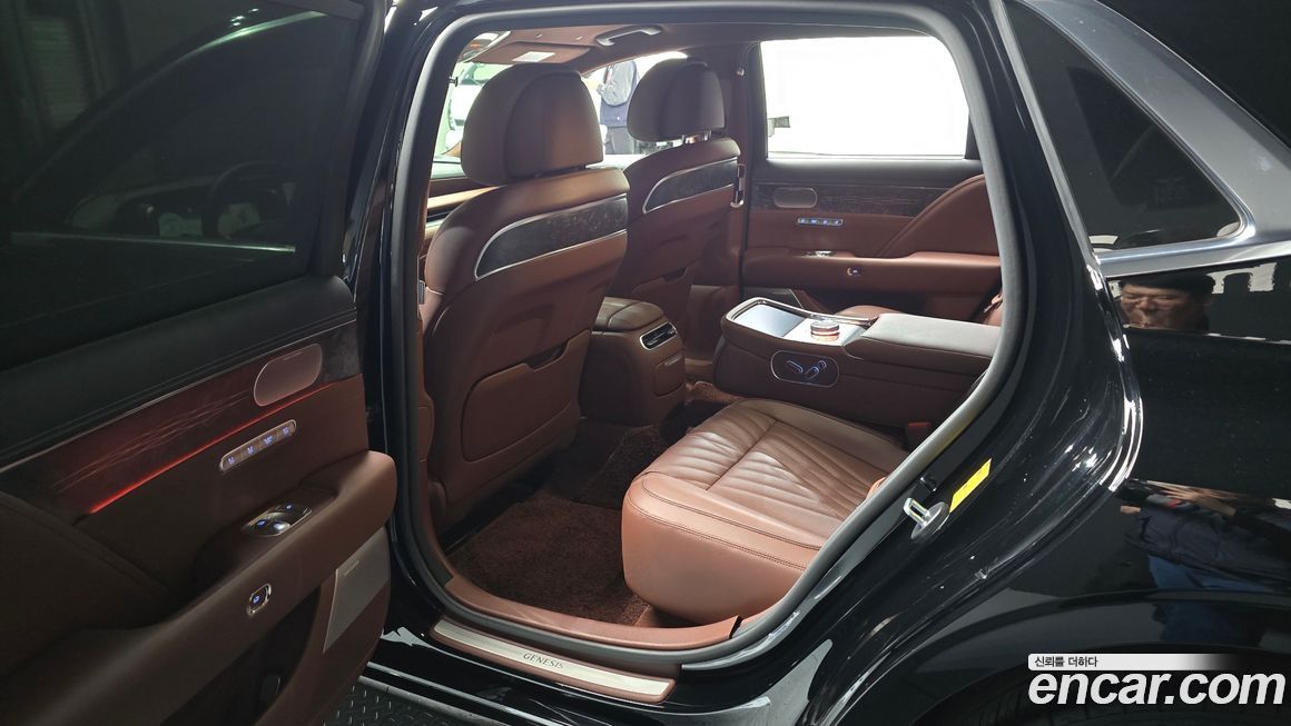 Genesis G90