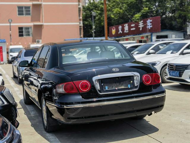 Kia Opirus