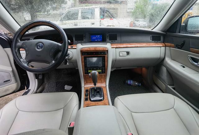 Kia Opirus