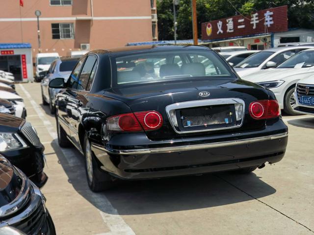 Kia Opirus