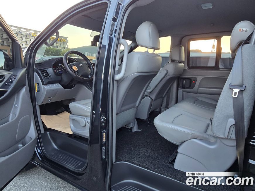 Hyundai Starex