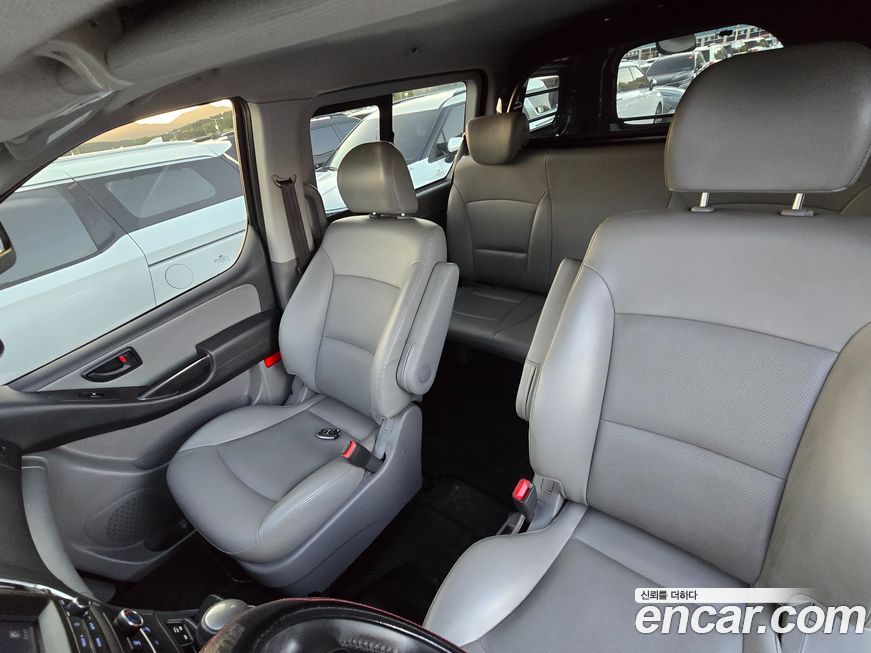 Hyundai Starex