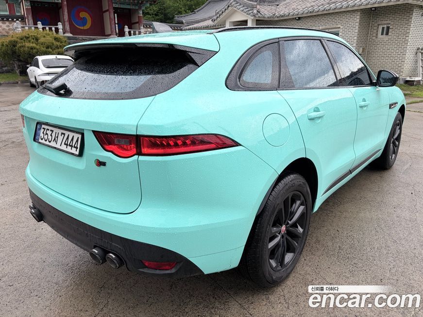 Jaguar F-PACE