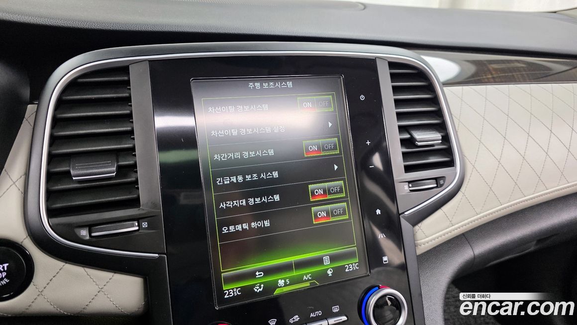 Renault SM6
