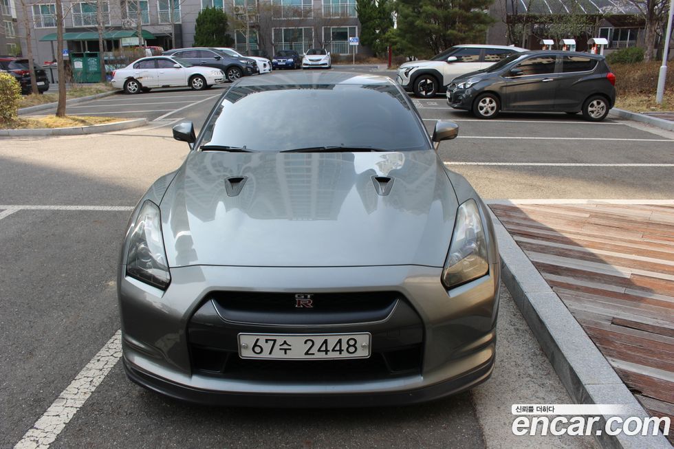 Nissan GT-R
