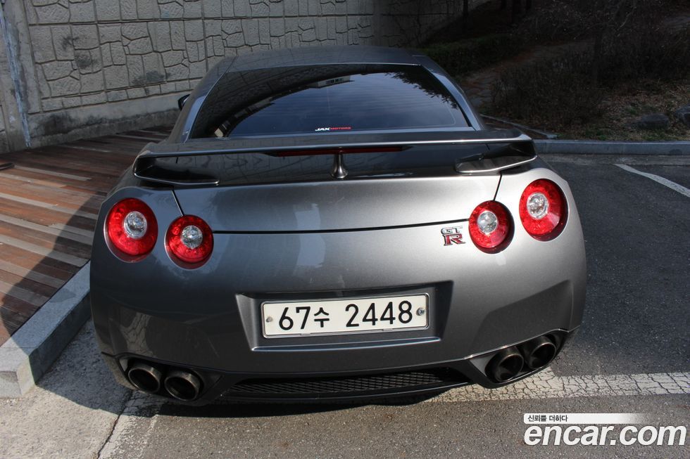 Nissan GT-R
