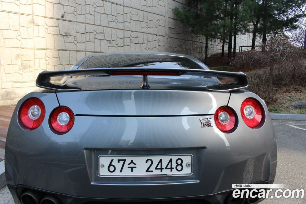 Nissan GT-R