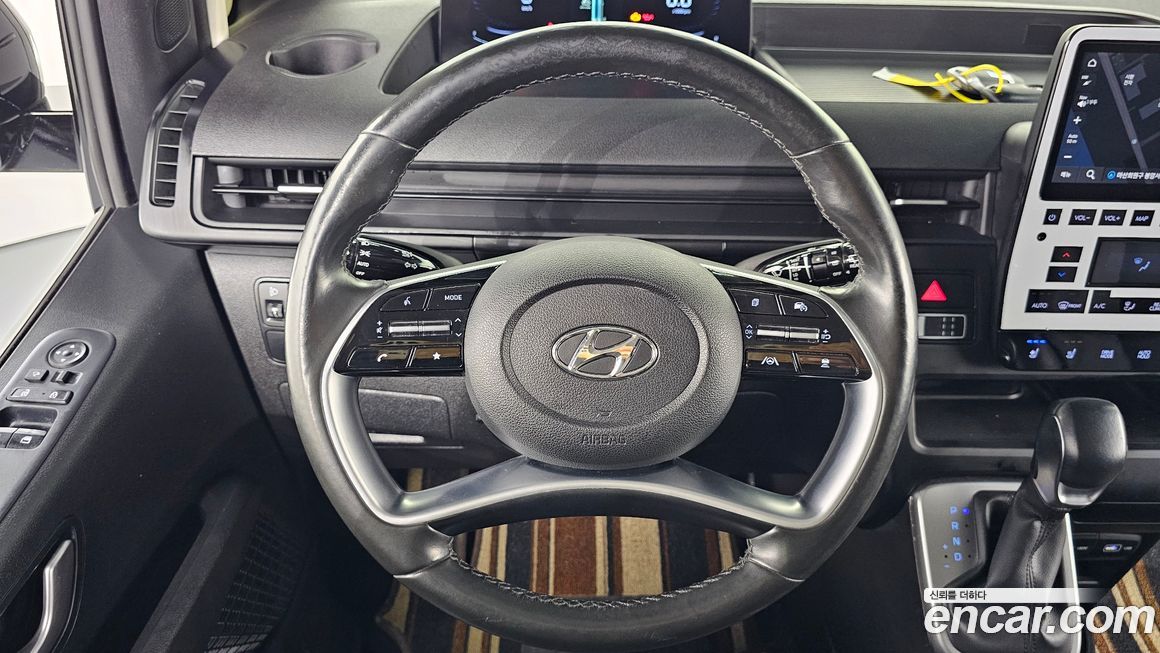 Hyundai Staria
