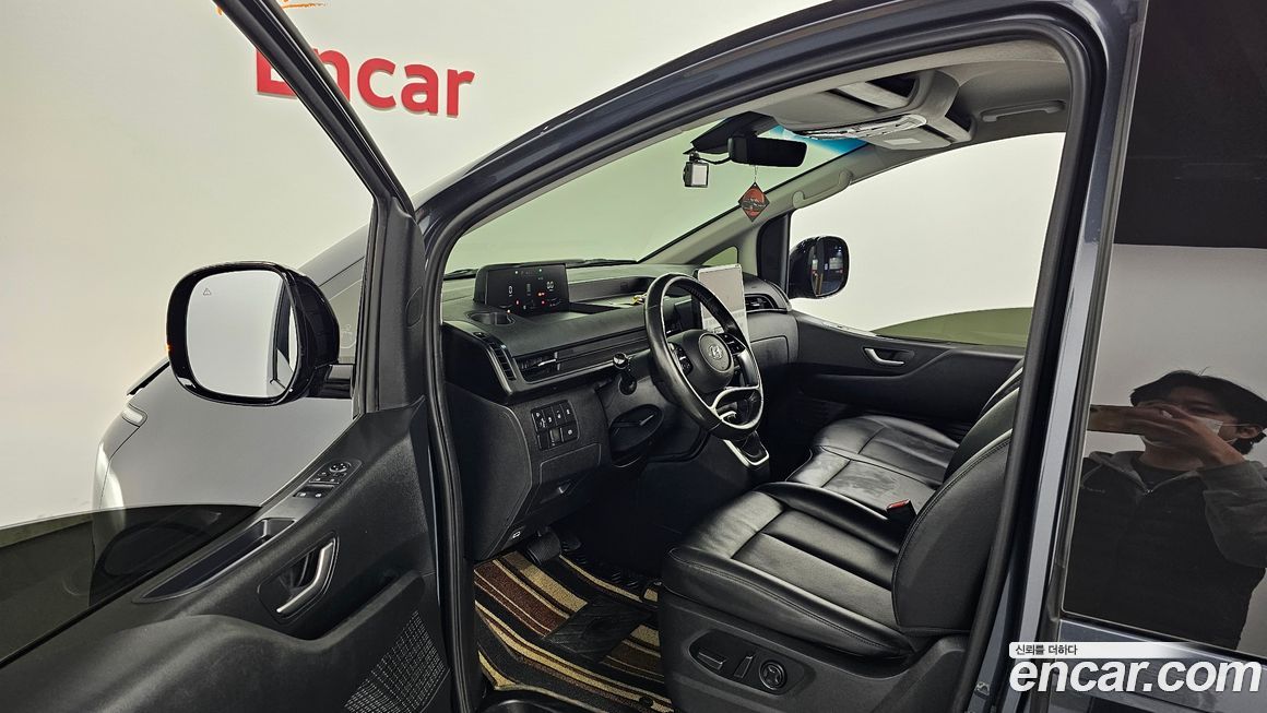 Hyundai Staria