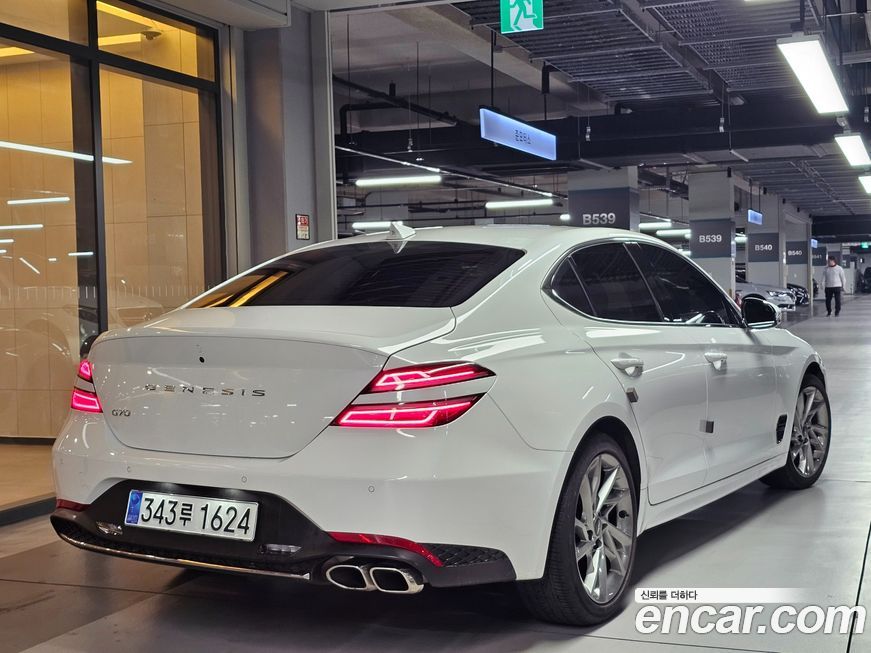 Genesis G70