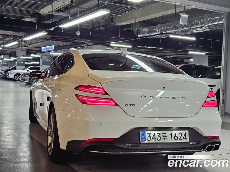 Genesis G70