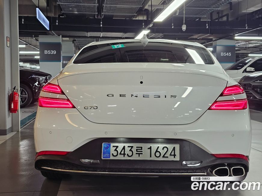 Genesis G70
