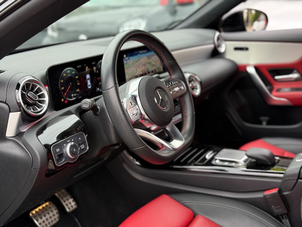 Mercedes-Benz CLA 180