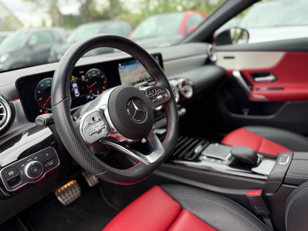 Mercedes-Benz CLA 180