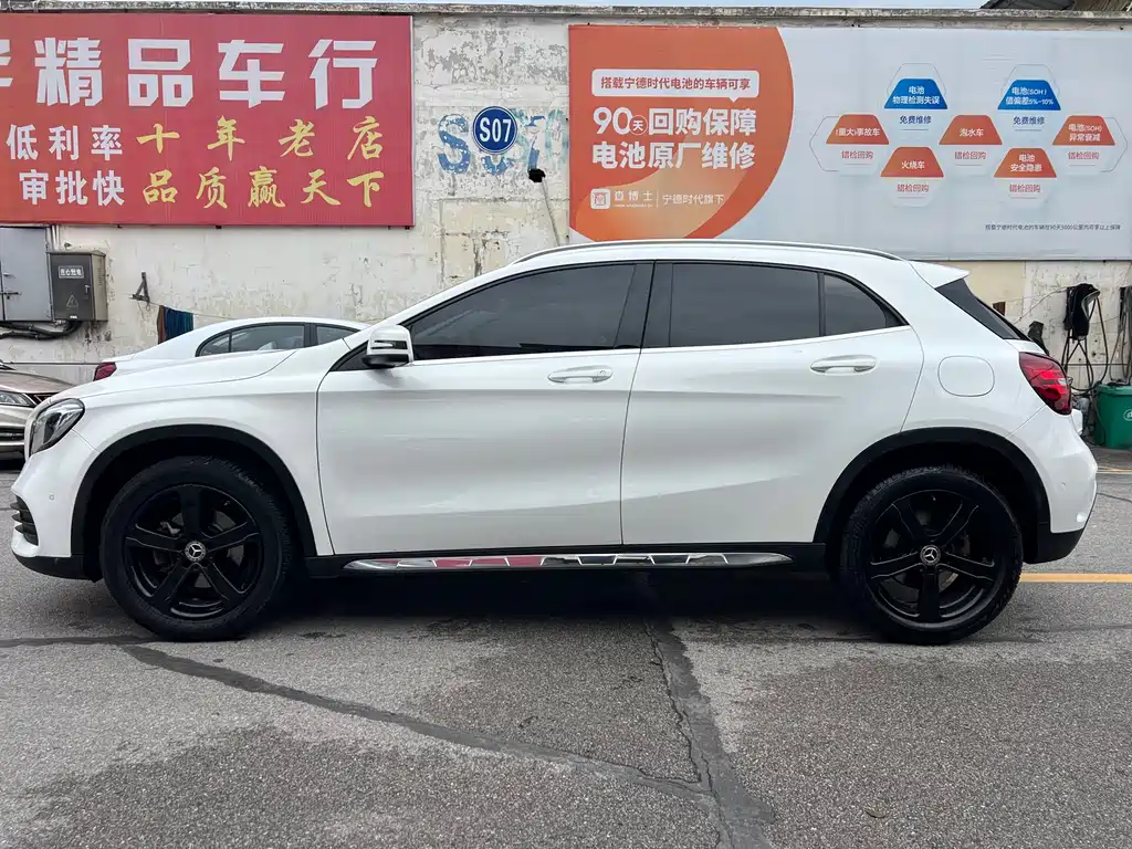 Mercedes-Benz GLA