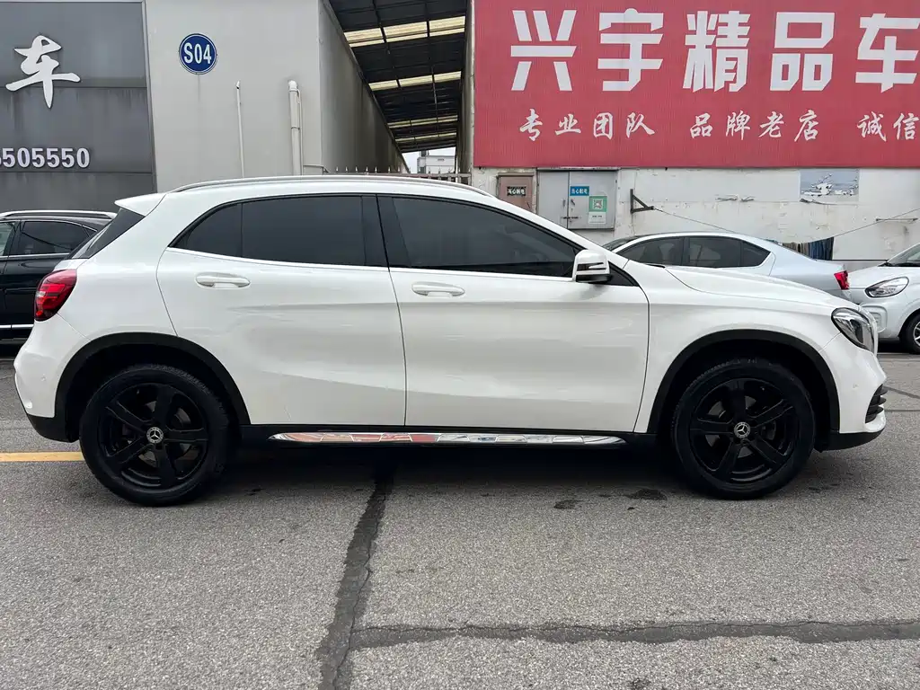 Mercedes-Benz GLA