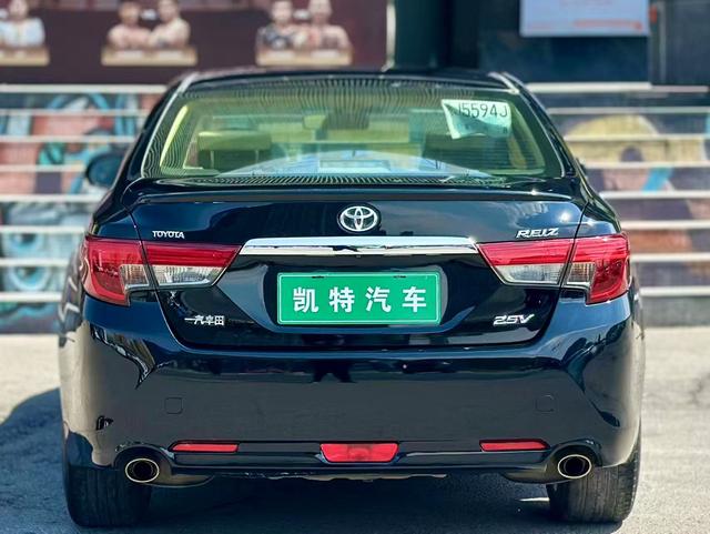 Toyota Reiz
