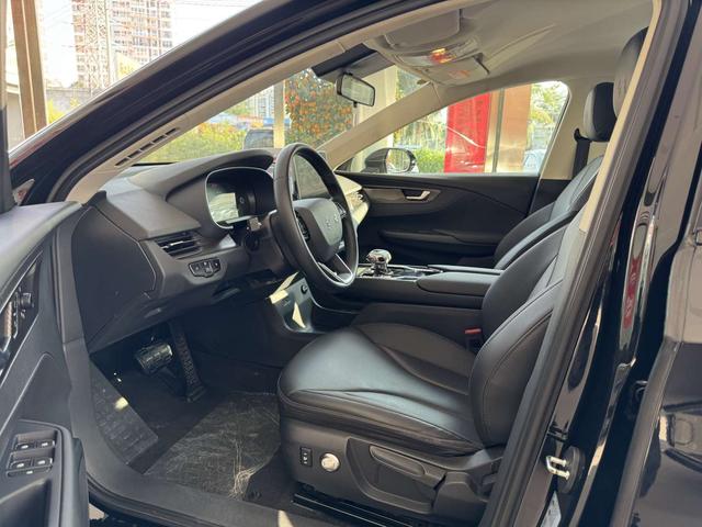 Hongqi Hongqi E-QM5