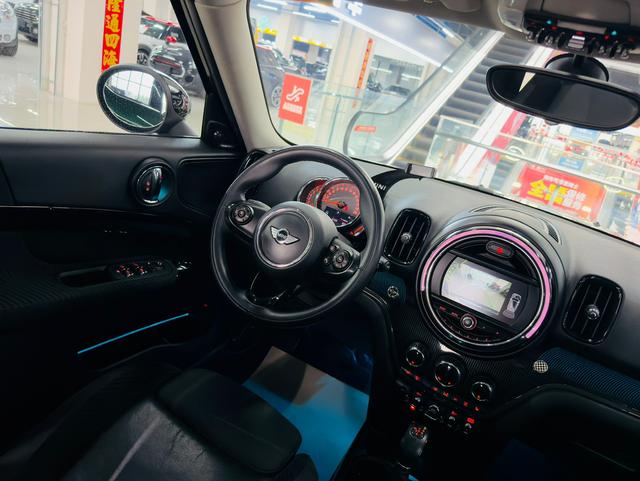 MINI MINI COUNTRYMAN